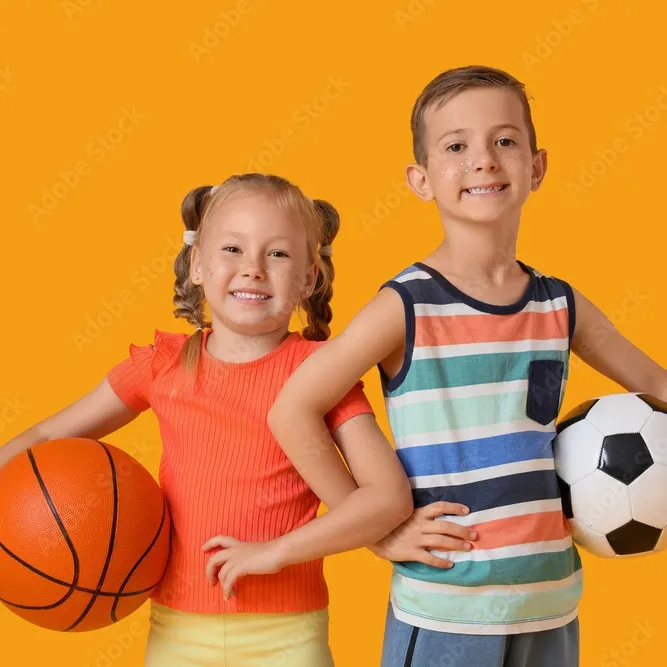 Photo d'un garçon et une fille habillés avec la collection Printemps - Eté 2026 de Galet
